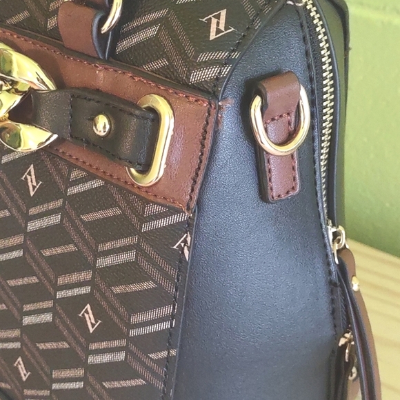 ADRIENNE VITTADINI DOME HANDBAG - Picture 2 of 14